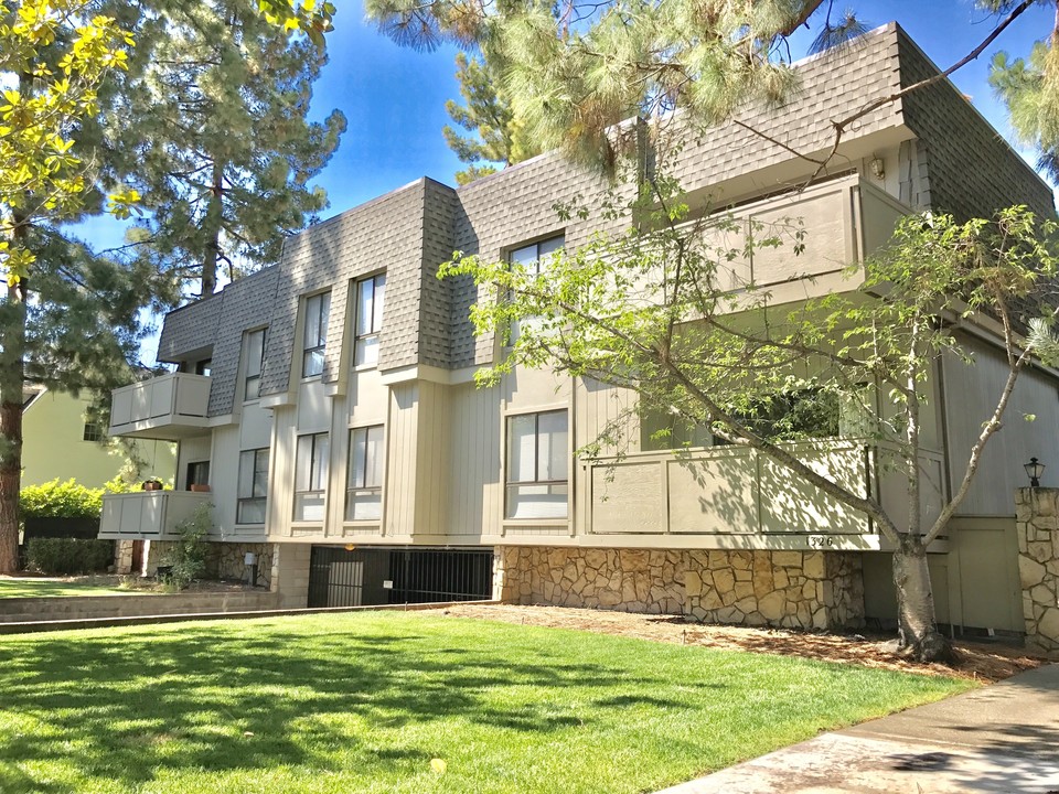 Stonewood Condominiums in Menlo Park, CA - Building Photo