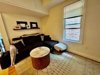 76 Everett St, Unit #2 in Boston, MA - Foto de edificio - Building Photo