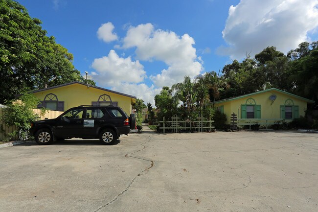 4093-4115 Herbertz Rd in Lake Worth, FL - Building Photo - Building Photo