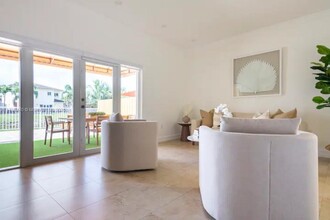 15566 SW 13th Terrace in Miami, FL - Building Photo - Building Photo