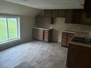 309 E Monroe St in Pleasantville, IA - Building Photo - Building Photo