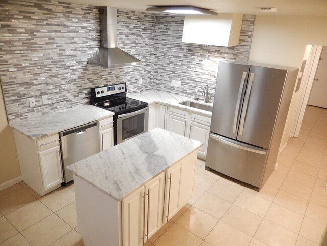 932 S Lipona Rd in Tallahassee, FL - Building Photo - Building Photo