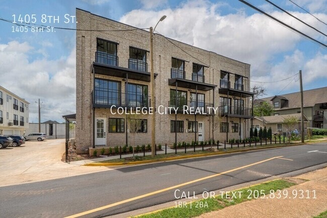 property at 1405 8th St