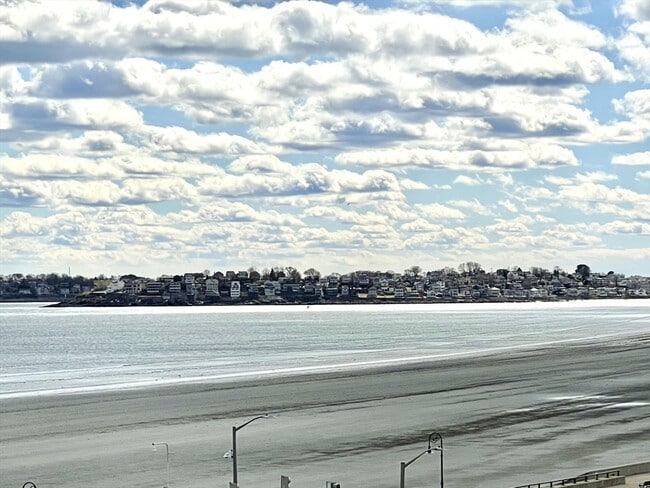 300 Lynn Shore Dr in Lynn, MA - Building Photo - Building Photo