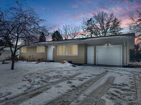 276 Dawn Ave in Shoreview, MN - Building Photo