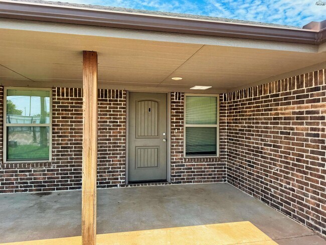 404 E China St in Holliday, TX - Building Photo - Building Photo