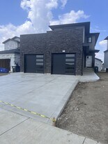 547 Kalra St. in Saskatoon, SK - Building Photo