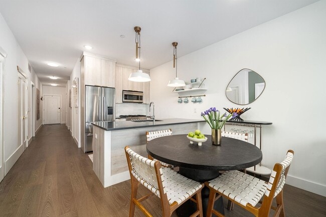 386 5th St, Unit 404 in Jersey City, NJ - Building Photo - Building Photo