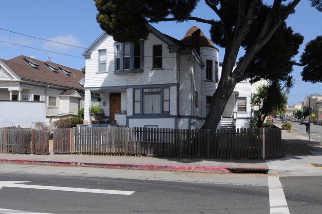 2420 Milvia St in Berkeley, CA - Building Photo - Building Photo