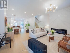 18 Millbrook Crescent in Toronto, ON - Building Photo - Building Photo