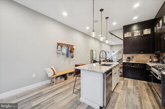 1942 Tasker St in Philadelphia, PA - Foto de edificio - Building Photo