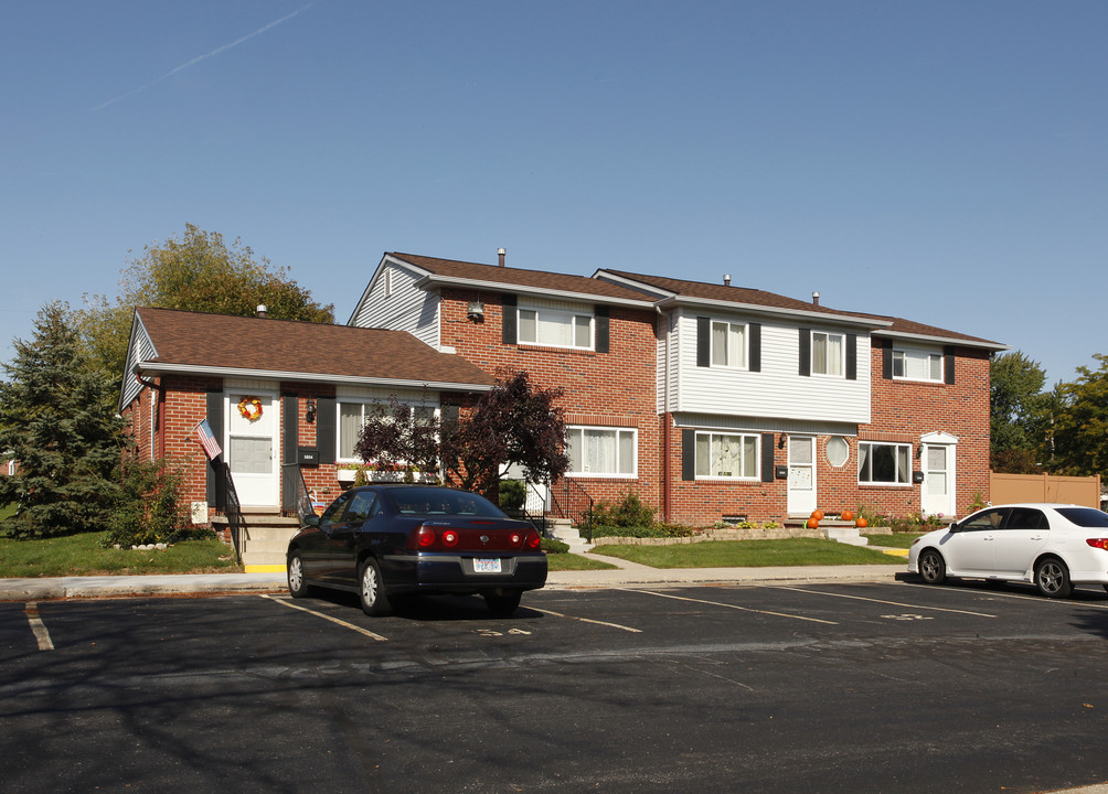 Village Townhouses Cooperative in Lansing, MI - Building Photo