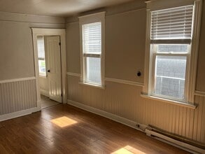 2445 S 5th Pl-Unit -2445A S 5th Pl in Milwaukee, WI - Building Photo - Building Photo