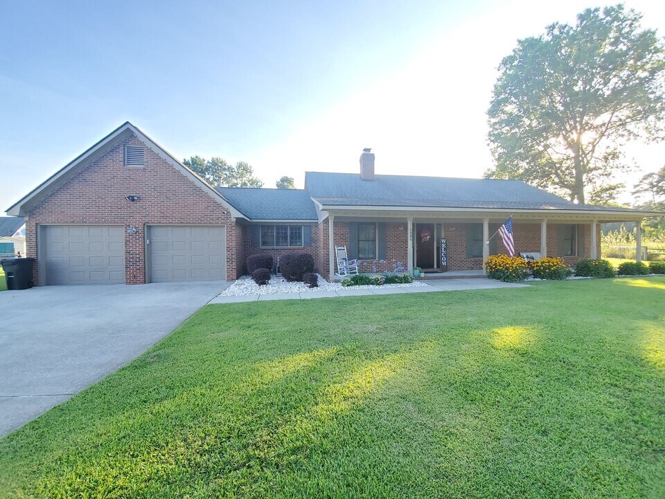 5086 Rio Dosa Downs in Hope Mills, NC - Building Photo