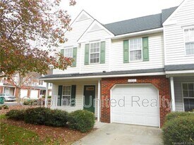 1957 University Heights Ln in Charlotte, NC - Building Photo