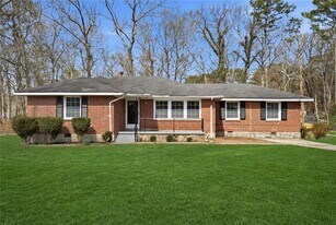 5205-5205 Five Forks Trickum Rd SW in Lilburn, GA - Building Photo