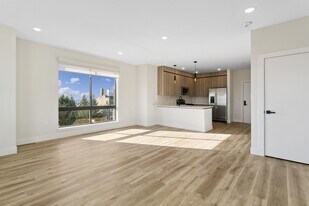 586 66TH St in West New York, NJ - Building Photo