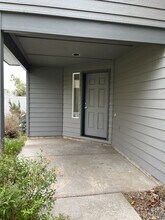 752 NE Larch Ave in Redmond, OR - Building Photo - Building Photo