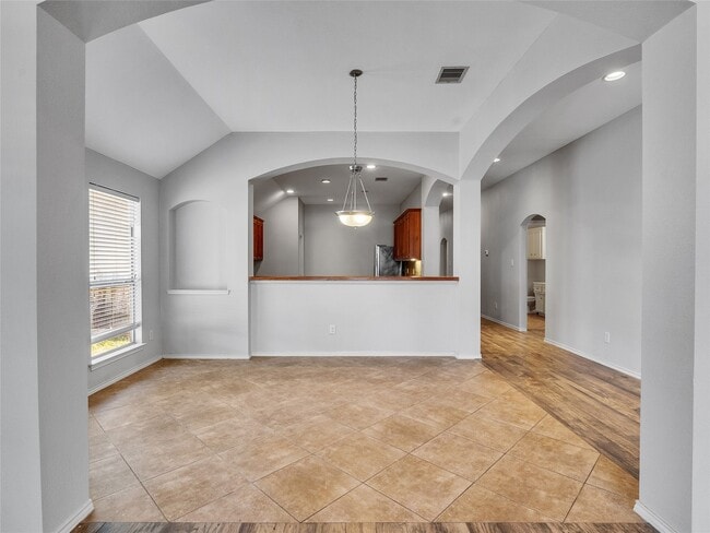 property at 5643 Walnut Glen Ln