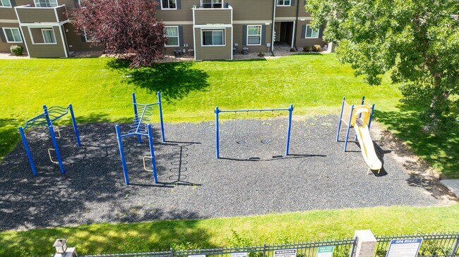 Crescent Cove Apartments in Evans, CO - Building Photo - Building Photo