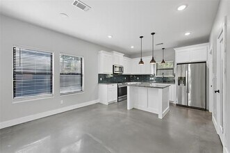 610 E Shepherd St in Denison, TX - Building Photo - Building Photo