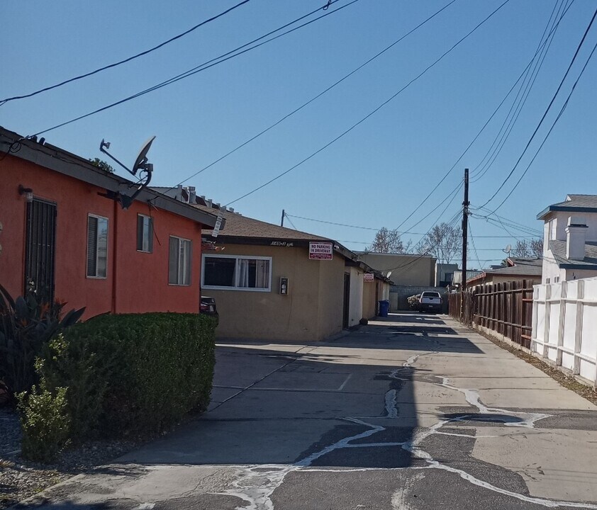 14923 Larch Ave in Lawndale, CA - Building Photo