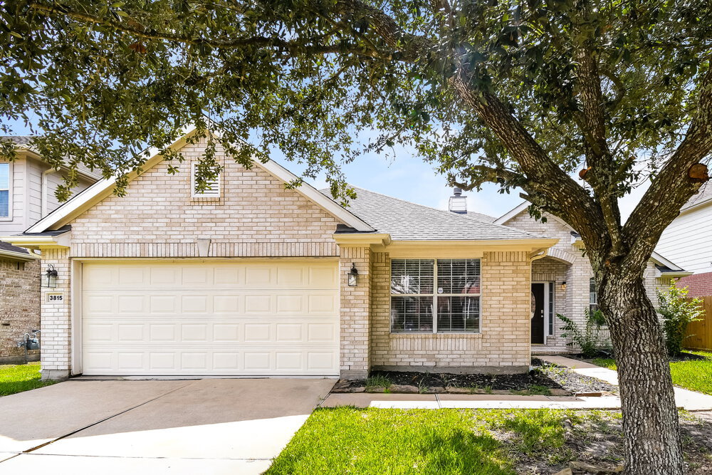 3815 Saxon Hollow Ct in Friendswood, TX - Foto de edificio