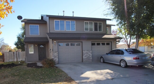 property at 2264 Southwest Reindeer Avenue