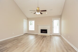 3012 Deer Trail Dr in Spring Hill, TN - Foto de edificio - Building Photo