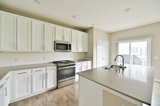 14233 Frostburg Dr in Carmel, IN - Building Photo - Building Photo