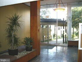 2030 N Adams St in Arlington, VA - Building Photo