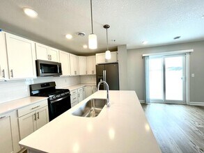 10948 Yalta St NE in Blaine, MN - Building Photo - Building Photo