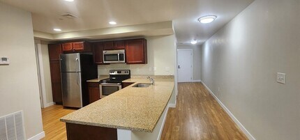 20 Pond St in Braintree, MA - Foto de edificio - Building Photo