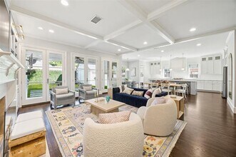 6435 Glenrose Ct in Dallas, TX - Building Photo - Building Photo