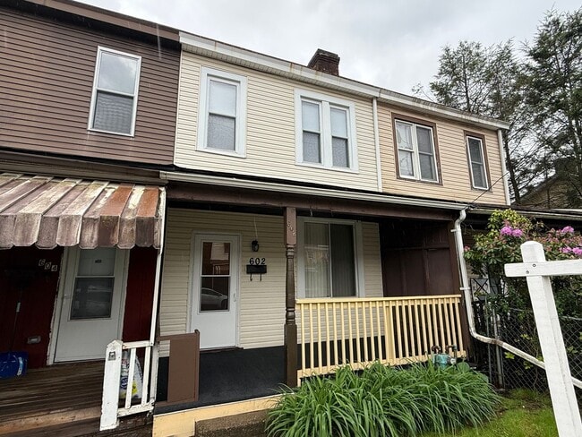 property at 602 E 17th Ave