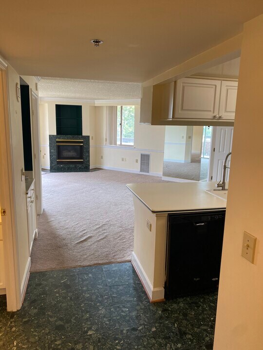 1276 N Wayne St in Arlington, VA - Building Photo