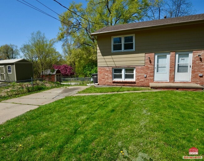 property at 3300 E 36th Ct