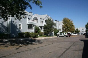 5725 W Atlantic Pl, Unit 304 in Lakewood, CO - Building Photo