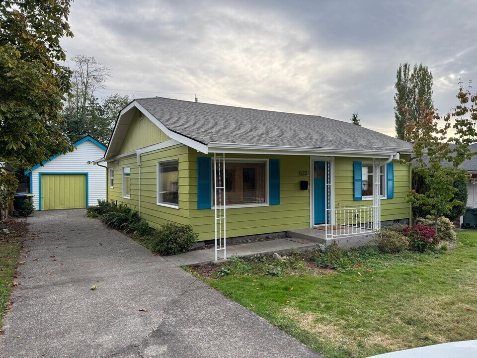 523 W Indiana St in Bellingham, WA - Building Photo