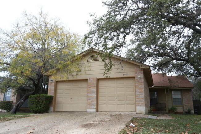 NW and NC Duplexes in San Antonio, TX - Foto de edificio - Building Photo