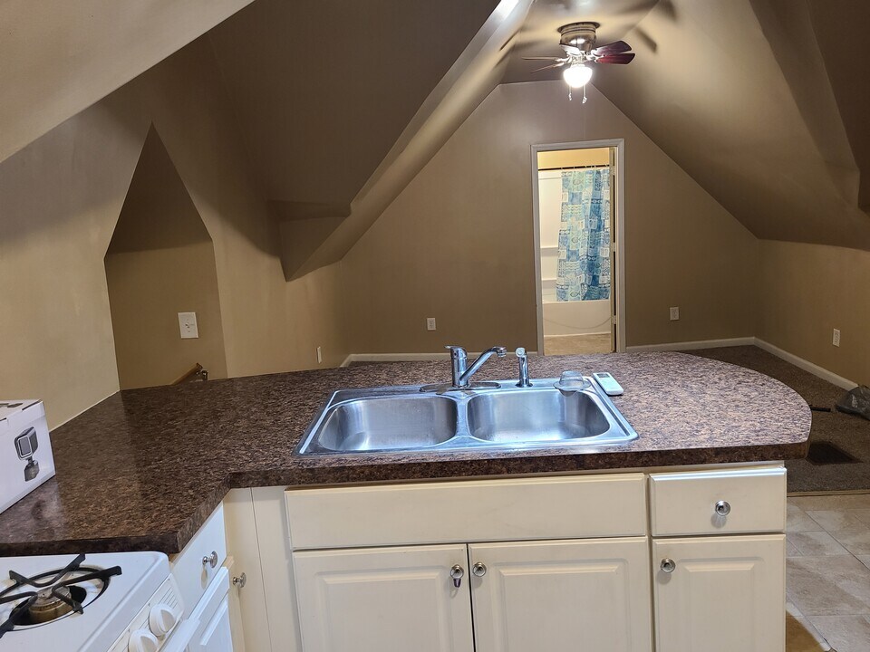 914 S Center St, Unit 3 in Bloomington, IL - Building Photo