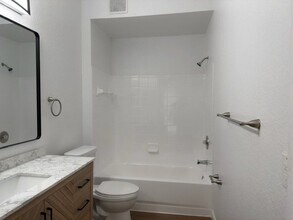 17101 Carrington Park Dr, Unit #415 in Tampa, FL - Foto de edificio - Building Photo