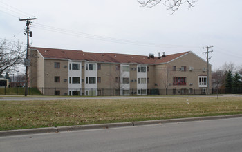 Sequoia Place in Ann Arbor, MI - Foto de edificio - Building Photo