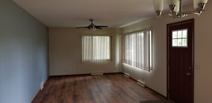 703 Grant Ave SE-Unit -A in Bemidji, MN - Foto de edificio - Building Photo