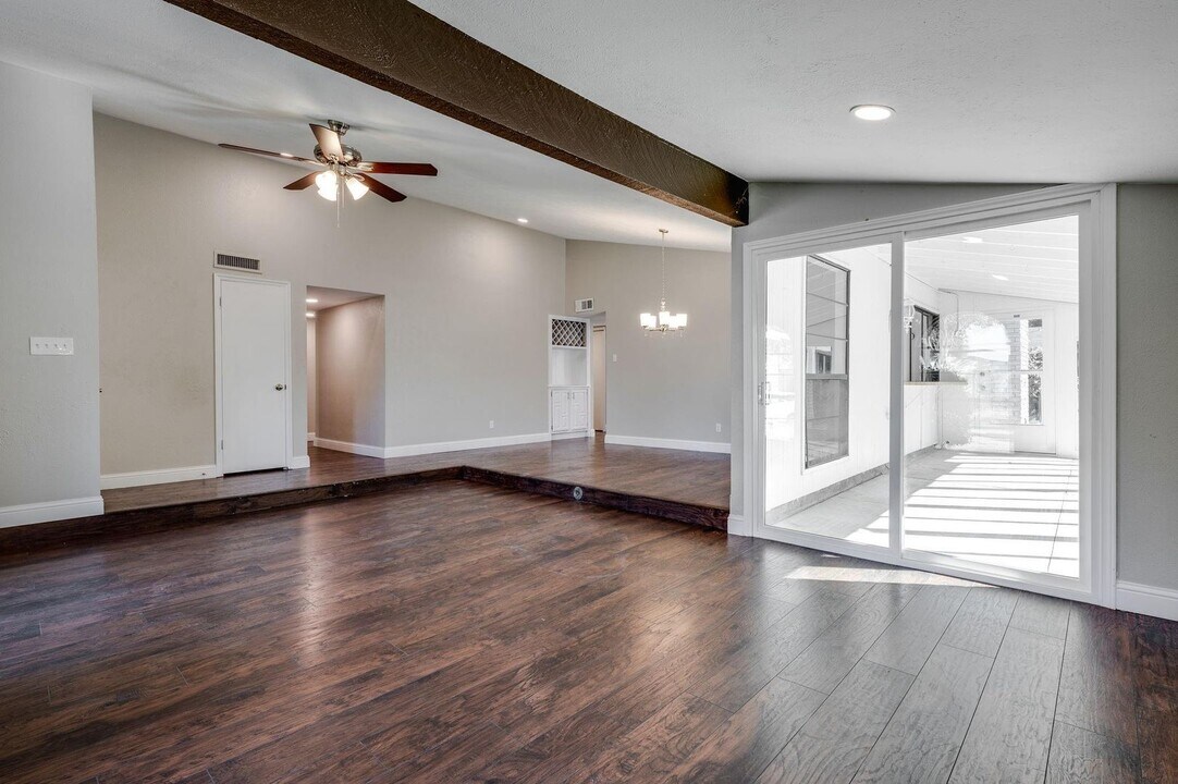 3118 Bluestem Dr in Garland, TX - Foto de edificio