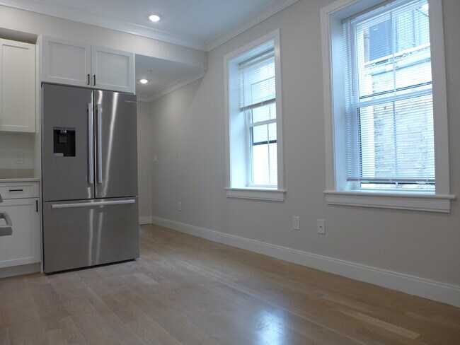 80 Strathmore Rd, Unit 6