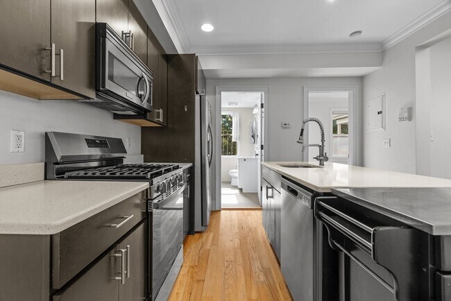 178 Chestnut Ave in Boston, MA - Building Photo - Building Photo