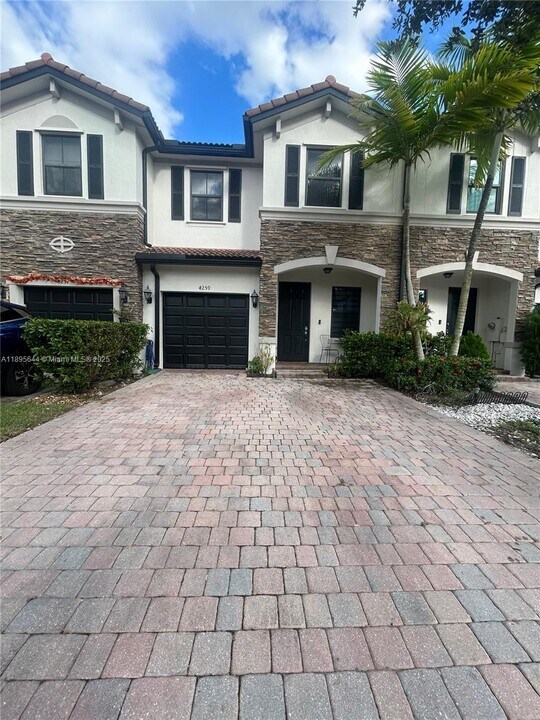 4259 SW 164th Ct in Miami, FL - Building Photo
