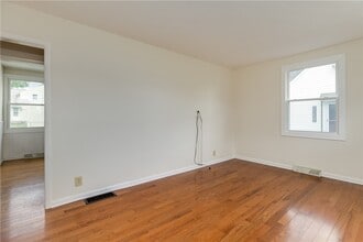 183 North Pl in Corning, NY - Building Photo - Building Photo