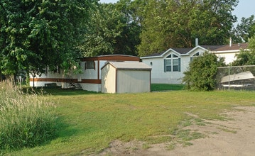 North Star Estates in Little Canada, MN - Building Photo - Building Photo